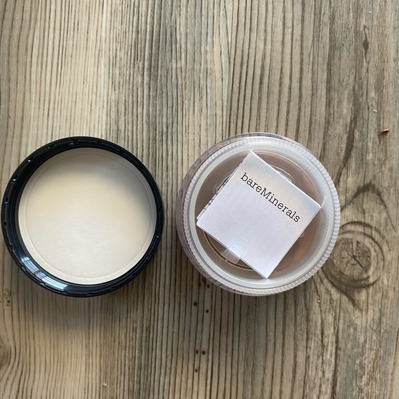 NEW bareMinerals Deep Bisque concealer - Picture 3 of 3